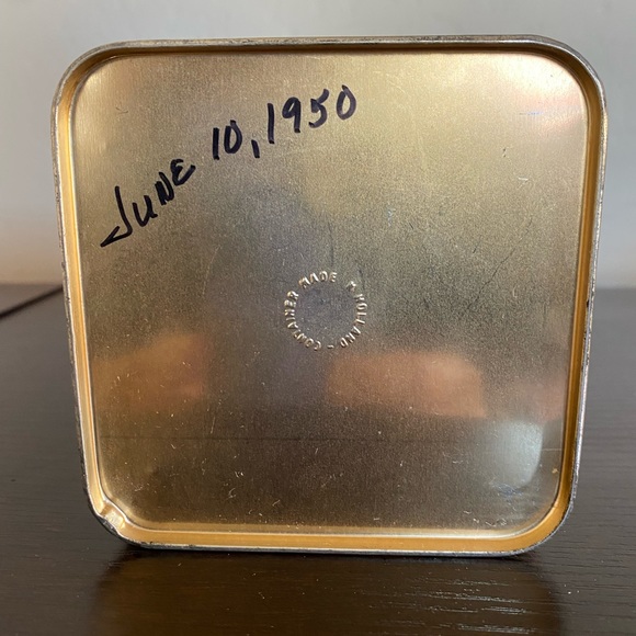 1950s Rare Holland Repousse Hinged Tea Tin - Picture 4 of 5